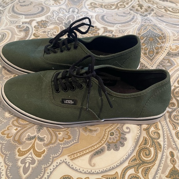 Gender Neutral like new- barely worn Vans - Picture 3 of 5